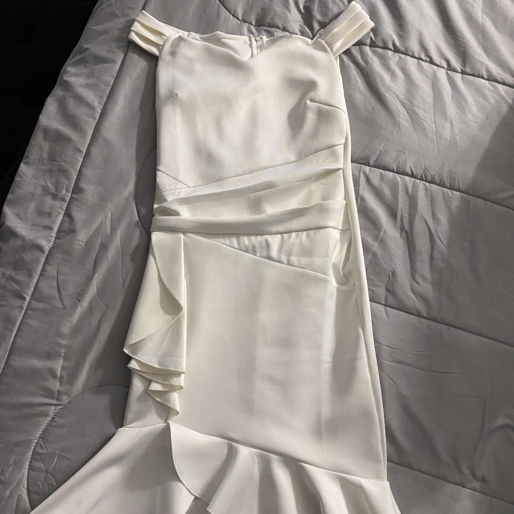 Venus White Cap Sleeve Ruffle Detail Dress - Small